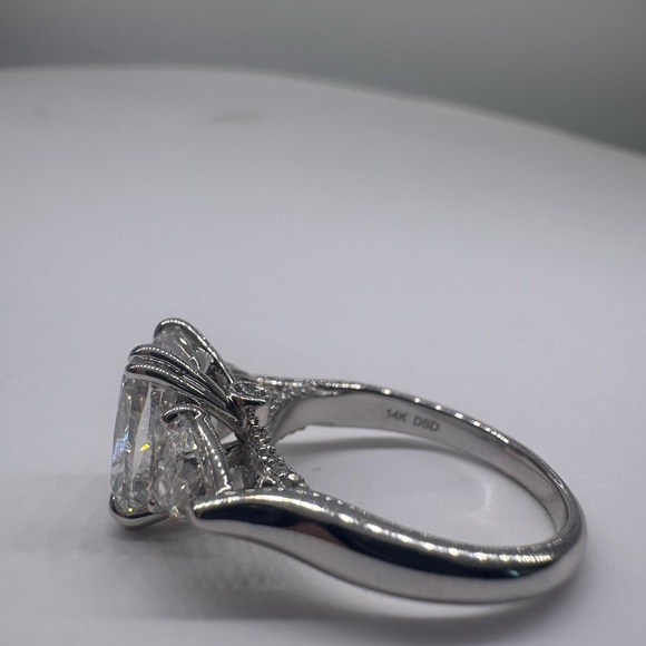 4.01 carat E VS1 elongated cushion with trillion side diamonds engagement ring - Picture 5 of 10